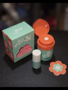 Bubble Skincare Flower Power Face and Nail Polish Set